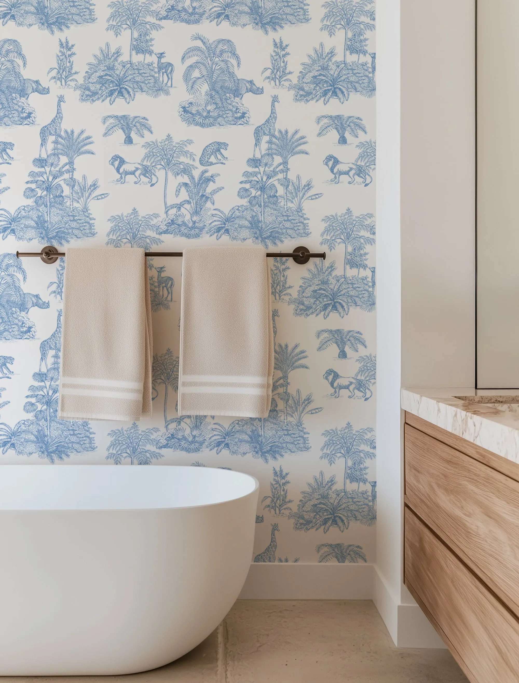 Blue Safari Toile Wallpaper – Jungle Animals in Classic Style