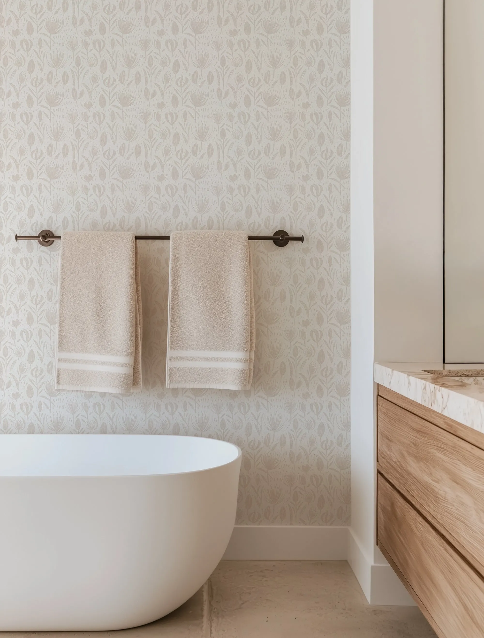 Boho Chic Neutral Floral Wallpaper – Modern Botanical Wallcovering