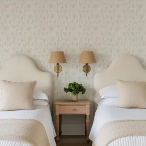 Boho Chic Neutral Floral Wallpaper – Modern Botanical Wallcovering