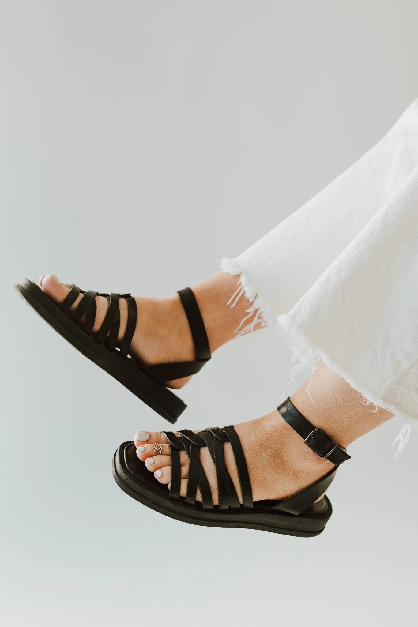 Piper & Scoot x Seychelles: Mallory Sandal in Black