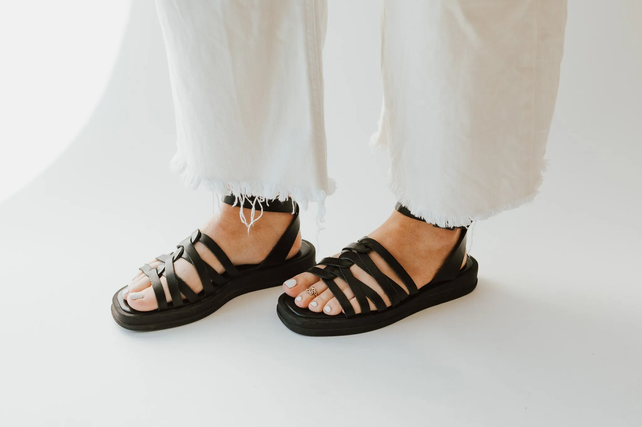 Piper & Scoot x Seychelles: Mallory Sandal in Black