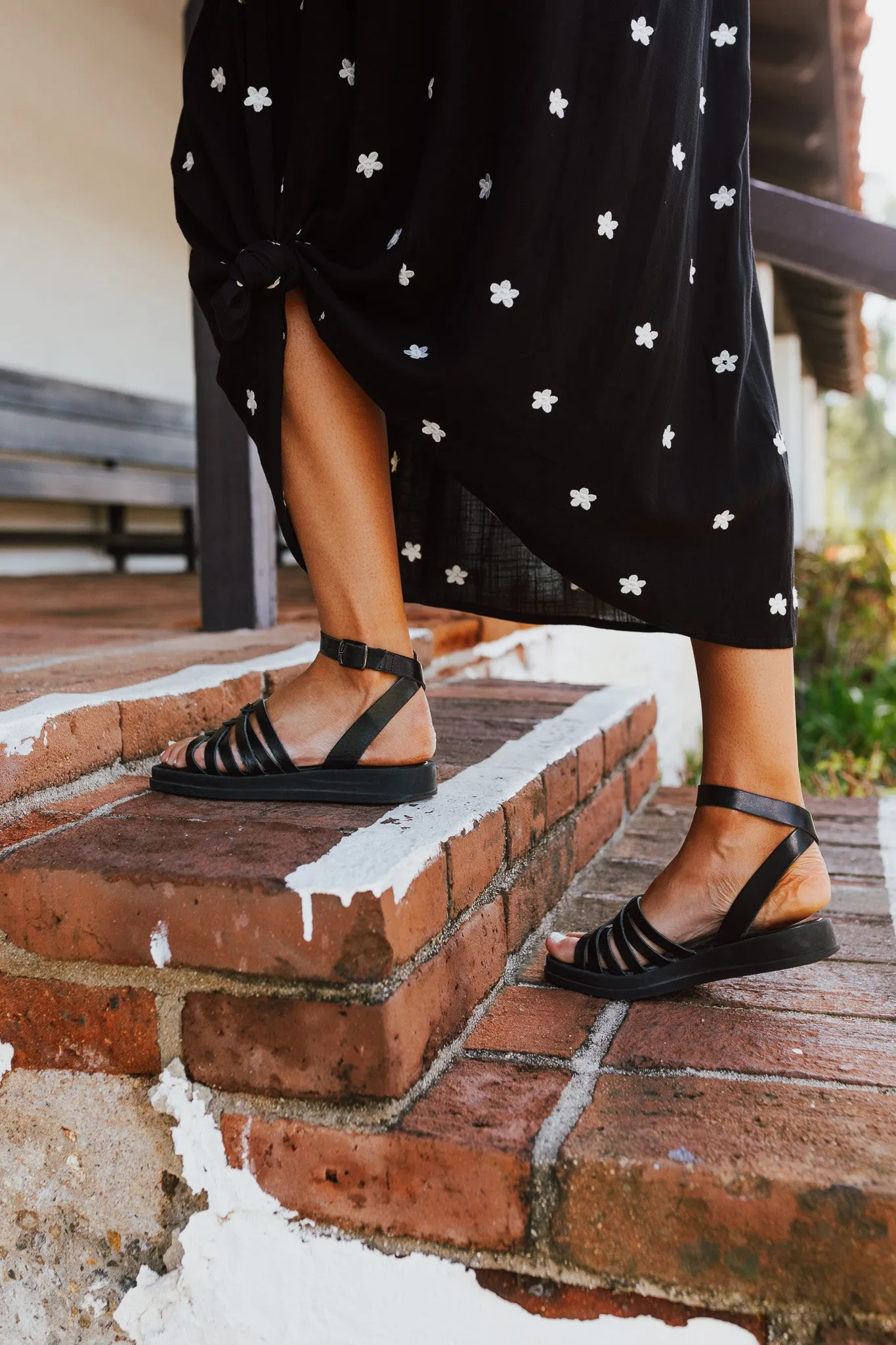 Piper & Scoot x Seychelles: Mallory Sandal in Black